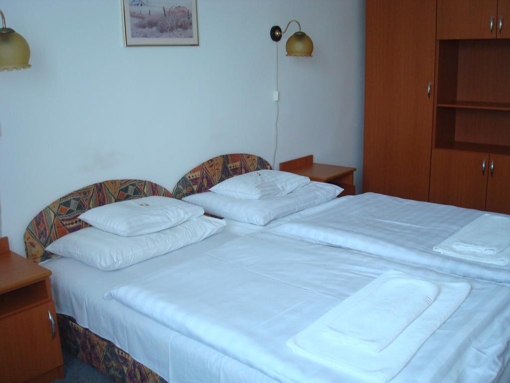 Hotel Termal Tiszaújváros Habitación foto
